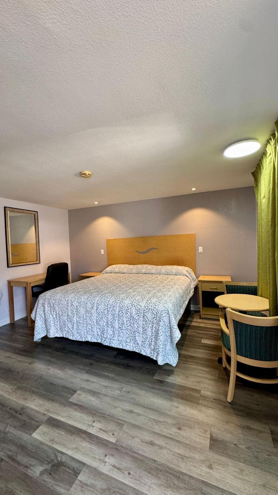 Chisholm'S Motor Inn Saugus Eksteriør billede